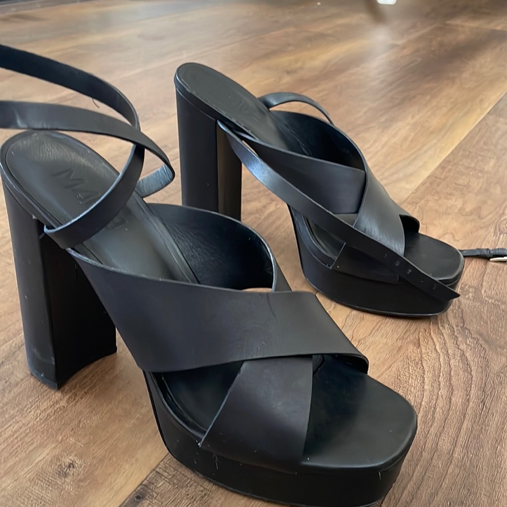Black platform sandals